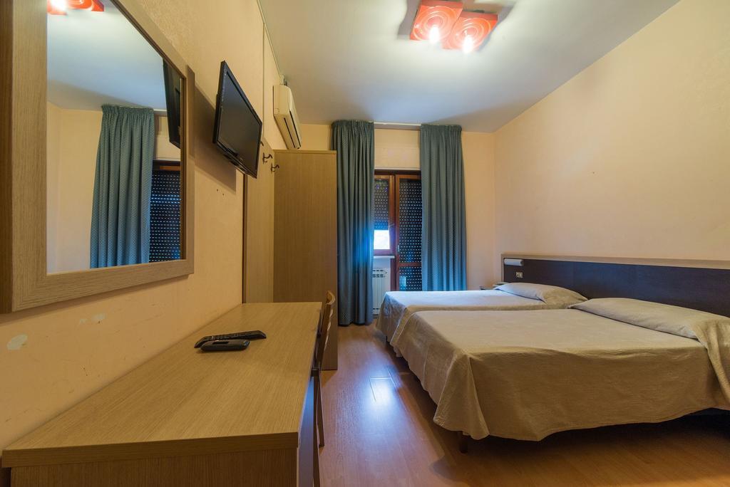 Hotel Del Camerlengo Fara San Martino Стая снимка