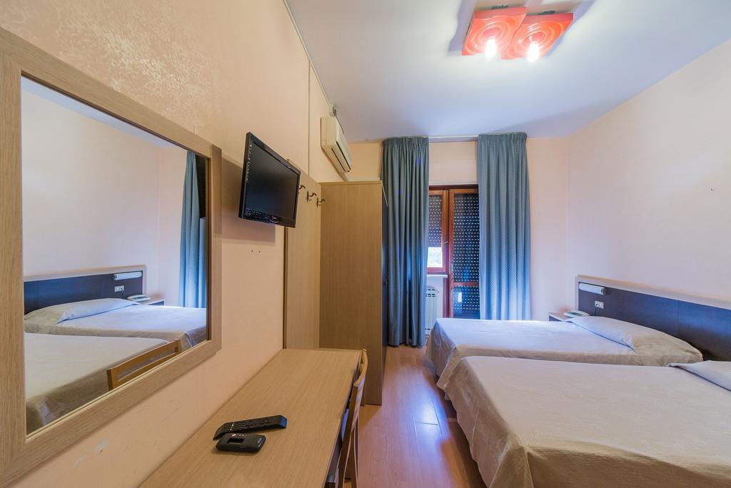 Hotel Del Camerlengo Fara San Martino Стая снимка