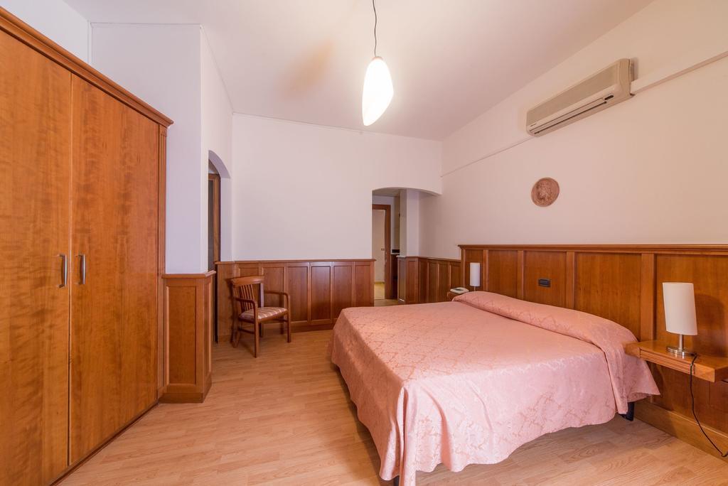 Hotel Del Camerlengo Fara San Martino Стая снимка