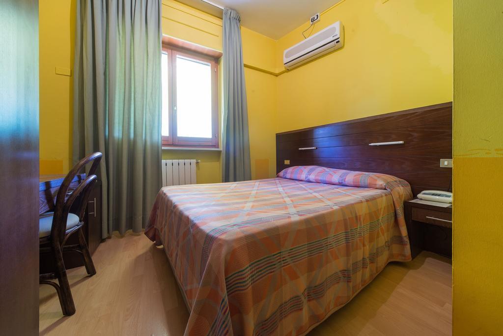 Hotel Del Camerlengo Fara San Martino Стая снимка