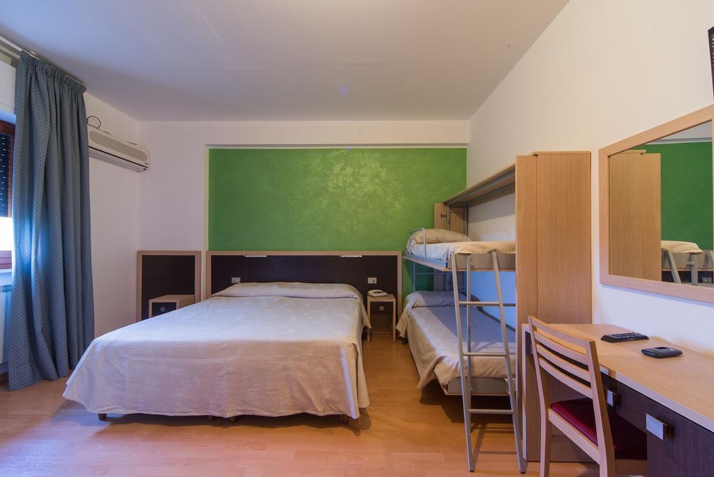 Hotel Del Camerlengo Fara San Martino Стая снимка
