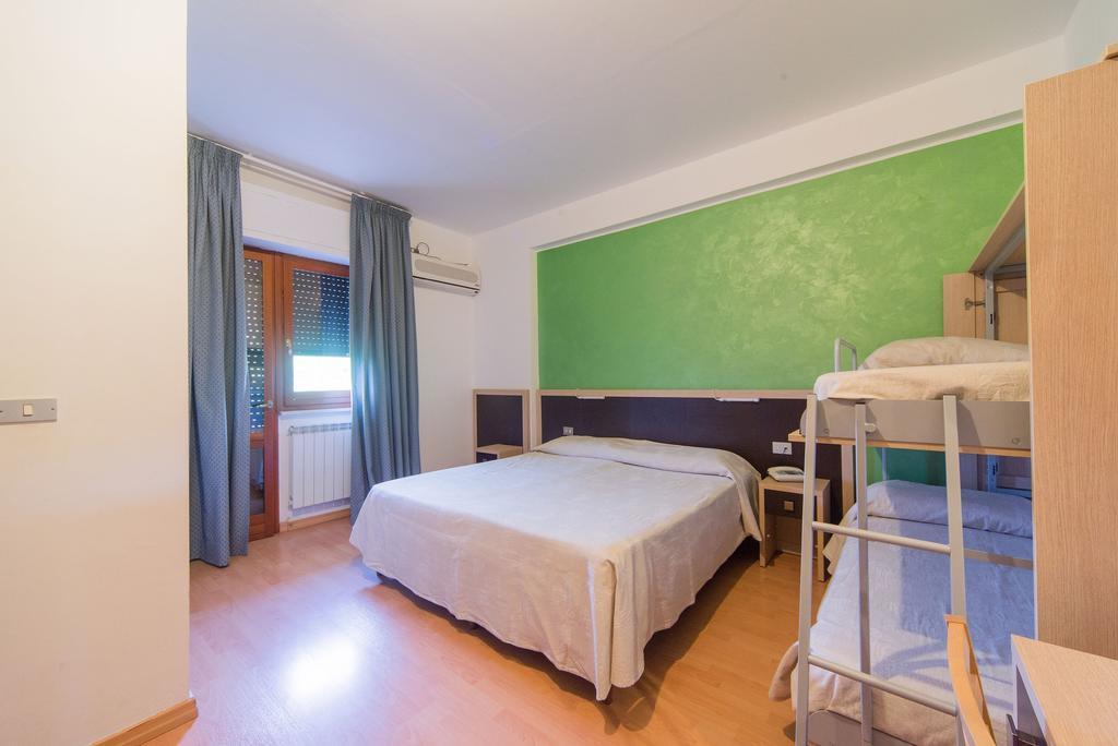 Hotel Del Camerlengo Fara San Martino Стая снимка